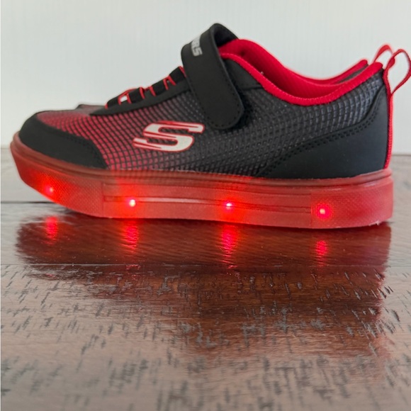 Skechers Boys’ Sneakers Size 12 Red/Black Stretch Laces, Loop Strap, Light-Up - Picture 6 of 10